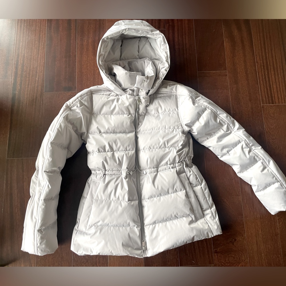 New w/o tags Athleta light grey/silver puffer coat size XXS.